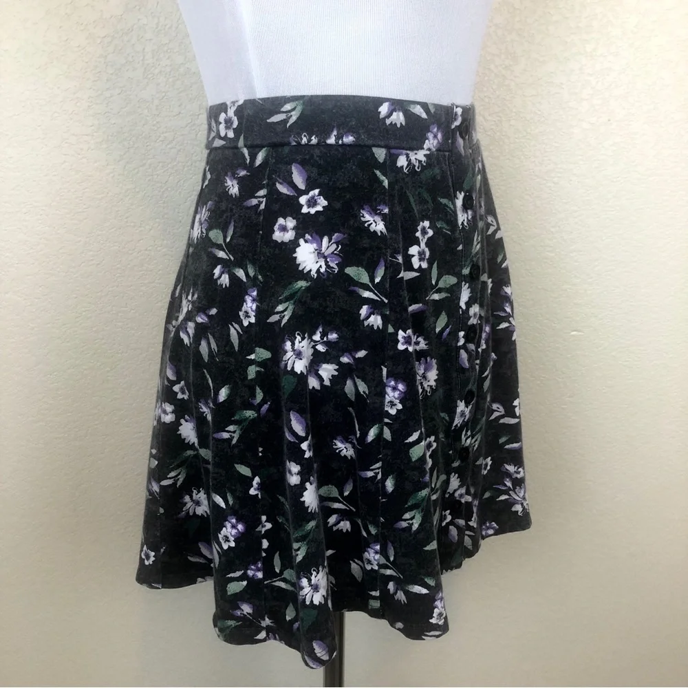 SOLD American Eagle Black Floral Circle Skater Skirt - Picture 3 of 9